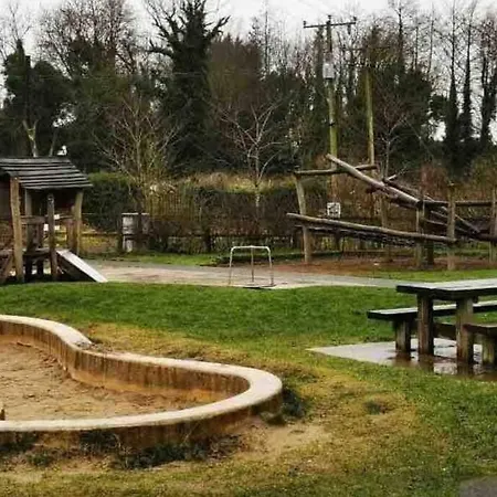 Glenmount بيت للعطل *
