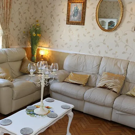 بيت للعطل Glenmount